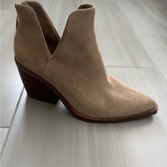 New Vince Camuto Bibestie Tortilla Ankle Boot Tan Suede Bootie size 7 - Picture 10 of 11